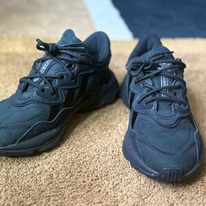 OZWEEGO Adidas black suede 8.5 women sneaker